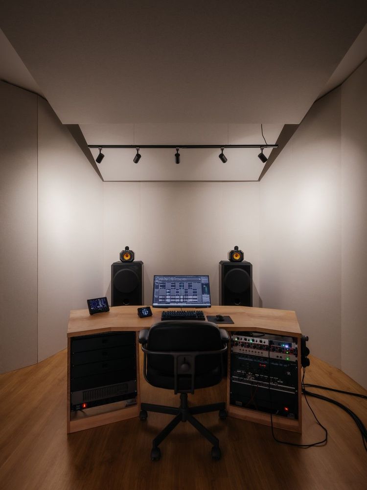 Carlos Nascimento's studio